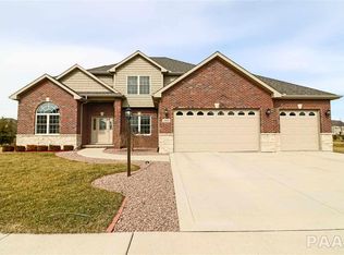 2909 W Wessex Dr, Peoria, IL 61615