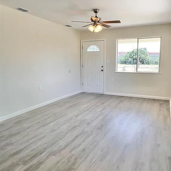 538 E Anaquitas St — Photo 2