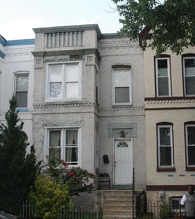 2nd image of 642 L St NE