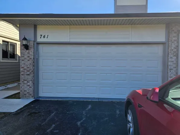 741 Grouse Ct, Deerfield, IL 60015