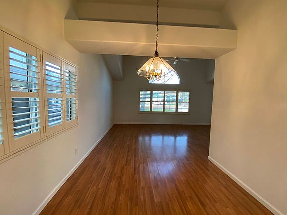 4th image of 317 Crescent Dr