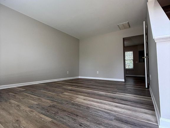 4th image of 10 Red Ln