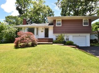 37 Magnolia Ln, Jericho, NY 11753
