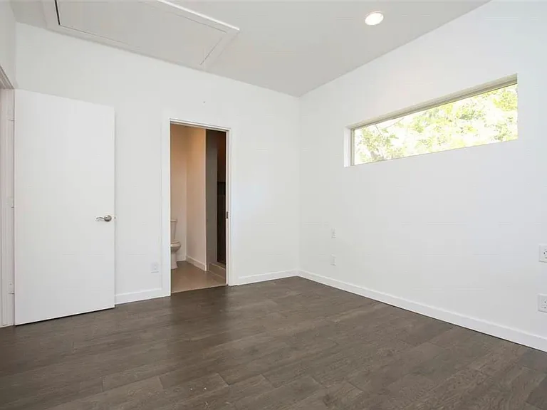 1410 Hyde Park Blvd #105 — Photo 13