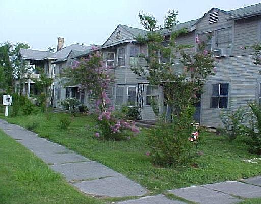 1st image of 415 MAVERICK ST