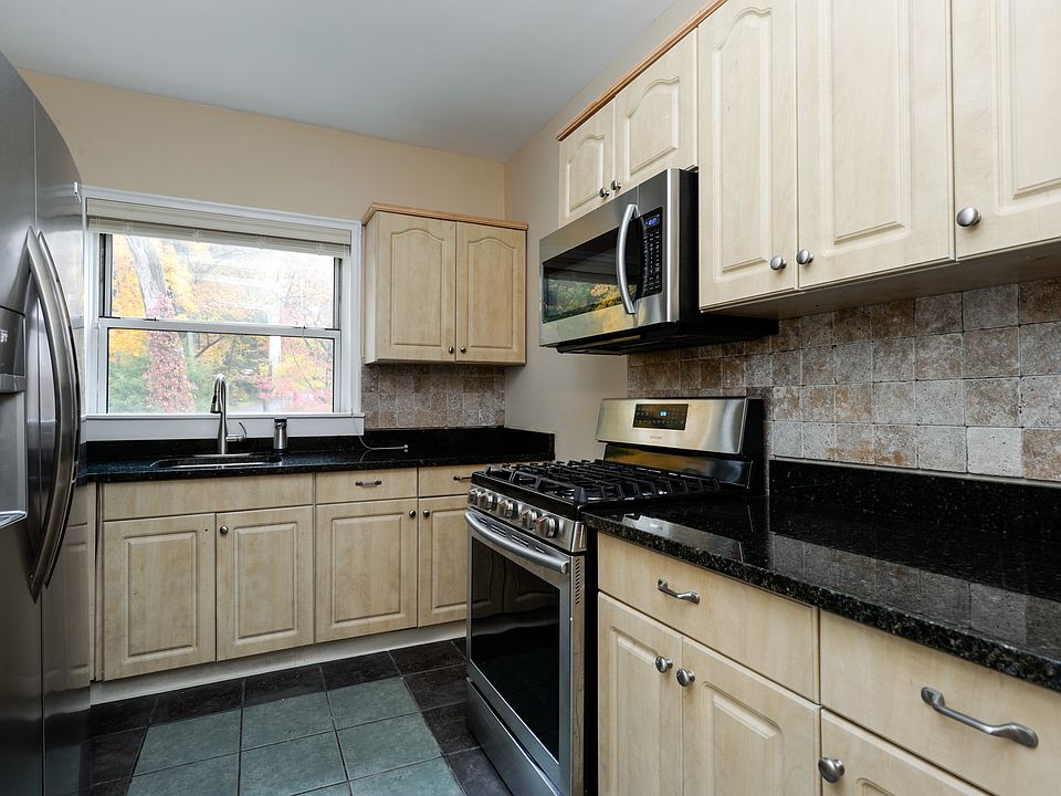 1st image of 11 Sunnybrook Road #3B