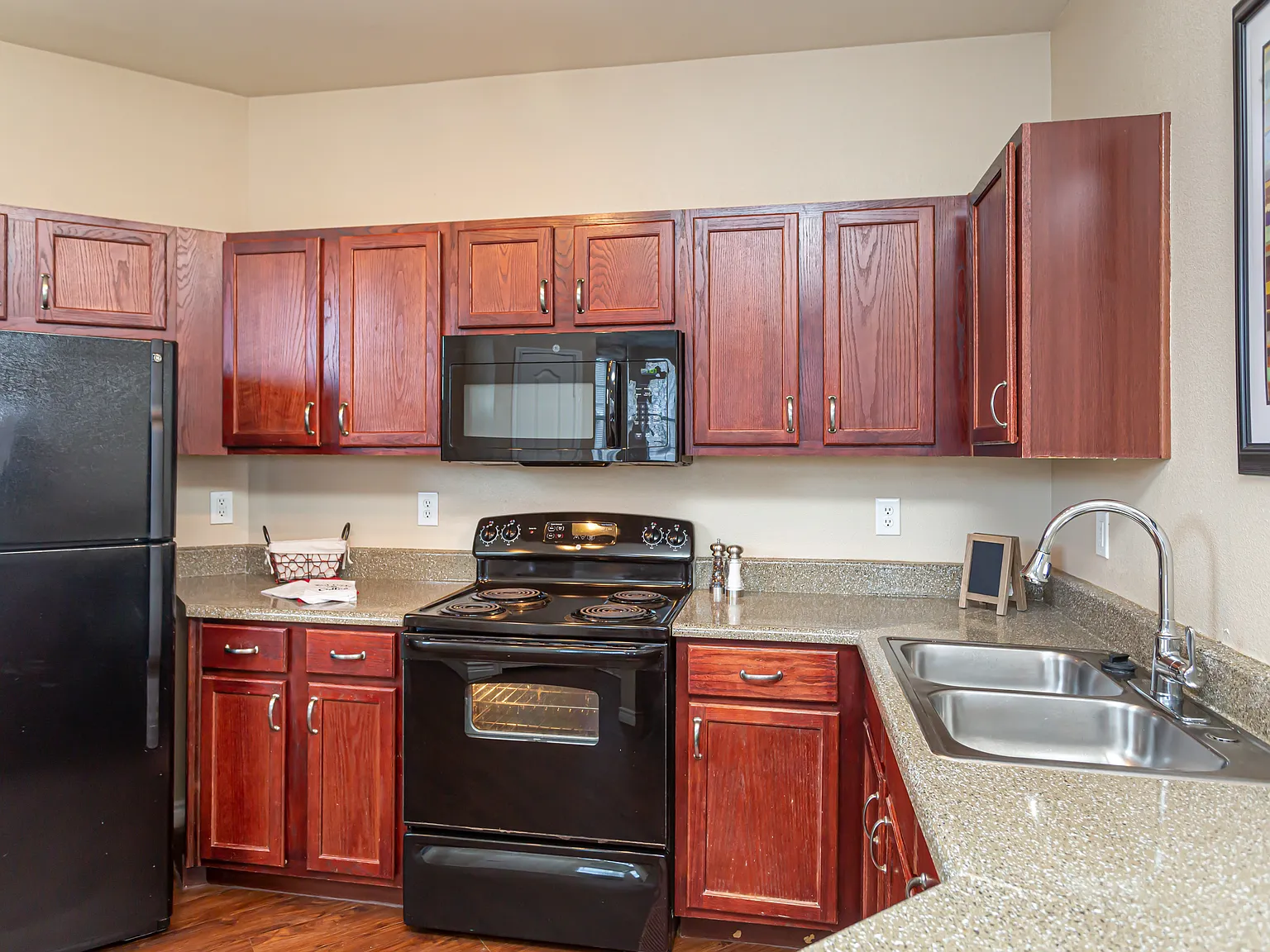 Zachary Parkside Apartments — Photo 3