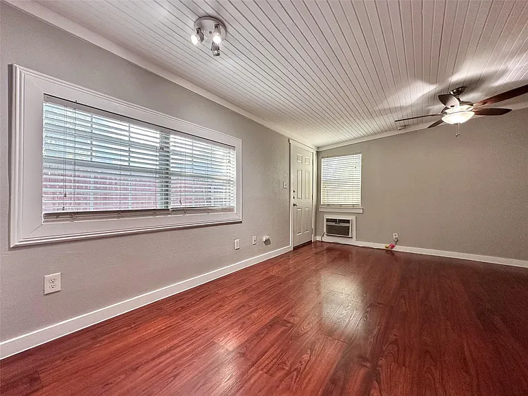 2103 E 16th St #ANNEX — Photo 4