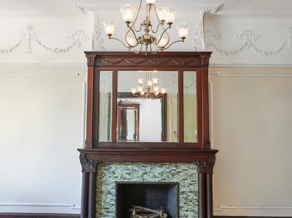 246 Gates Avenue image 5 of 19