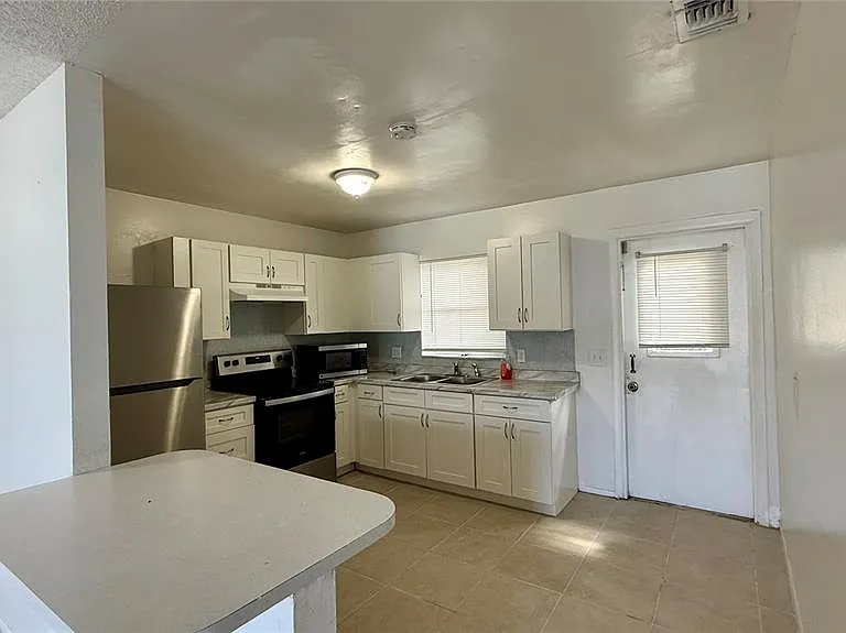 325 W Pierce St #1 — Photo 6