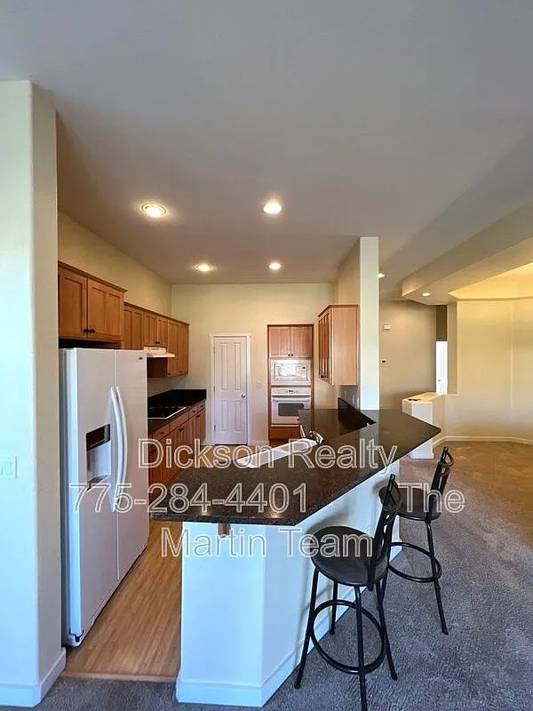 3 bed, 2.0 bath, 1932 sqft, $2,550 — Photo 3