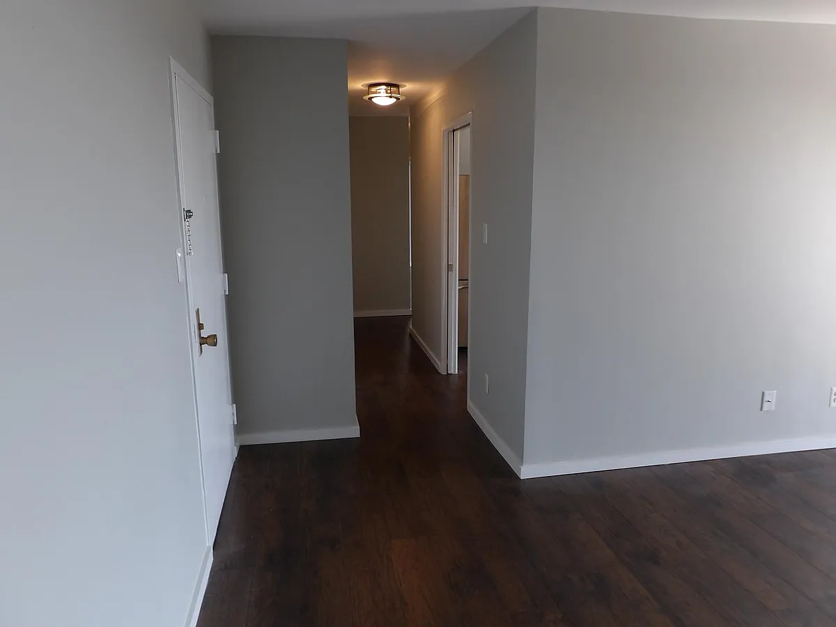 Building Photo - 2311 Pimmit Dr #1208