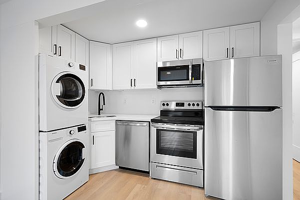 1st image of 135 S 1st St APT 2
