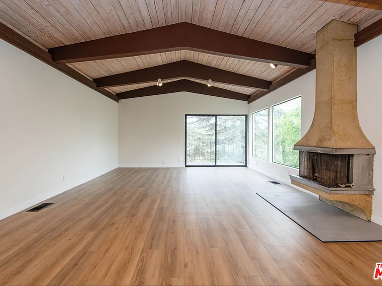 2819 Pacific View Trl — Photo 1