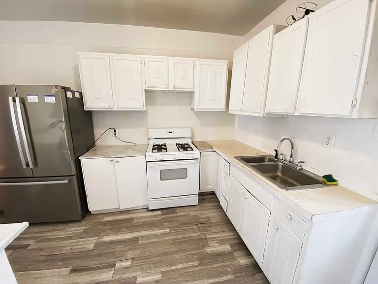 534 E Indiana Ave — Photo 20