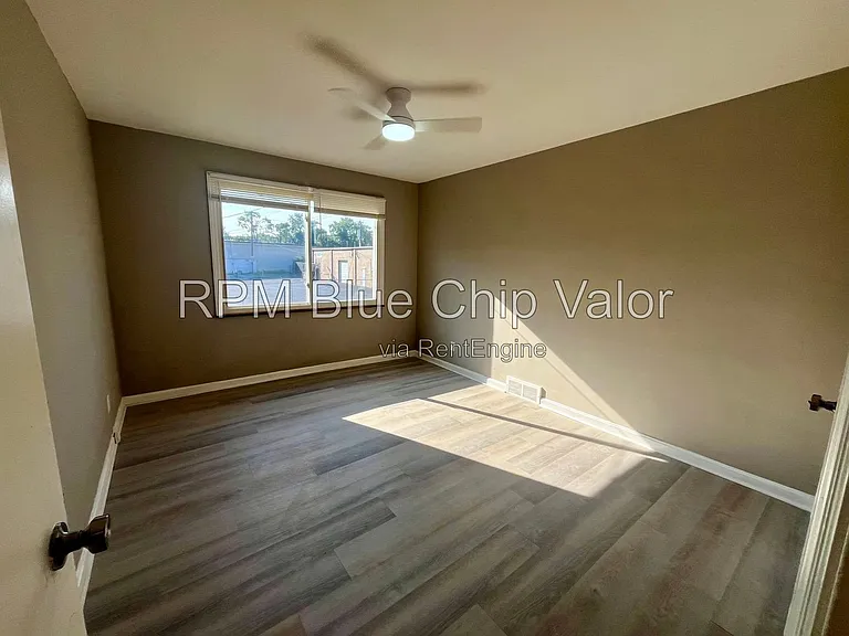 9481 Reading Rd #5 — Photo 8