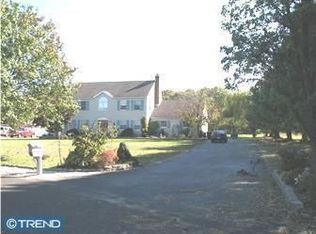 5 Candlelight Dr, Edgewater Park, NJ 08010