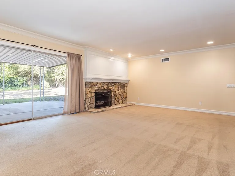 11761 Encino Ave — Photo 5