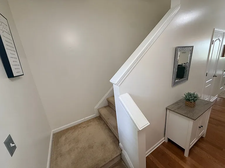 9460 Graywell Ln — Photo 5