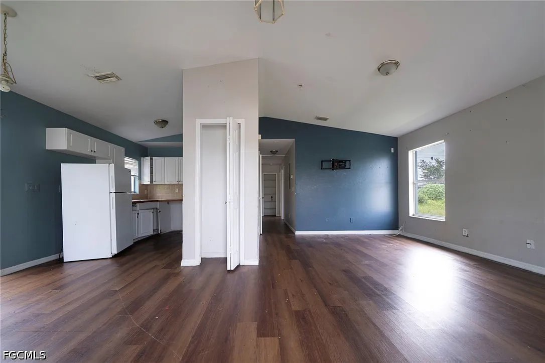 3 bed, 2.0 bath, 960 sqft, $1,500 — Photo 3