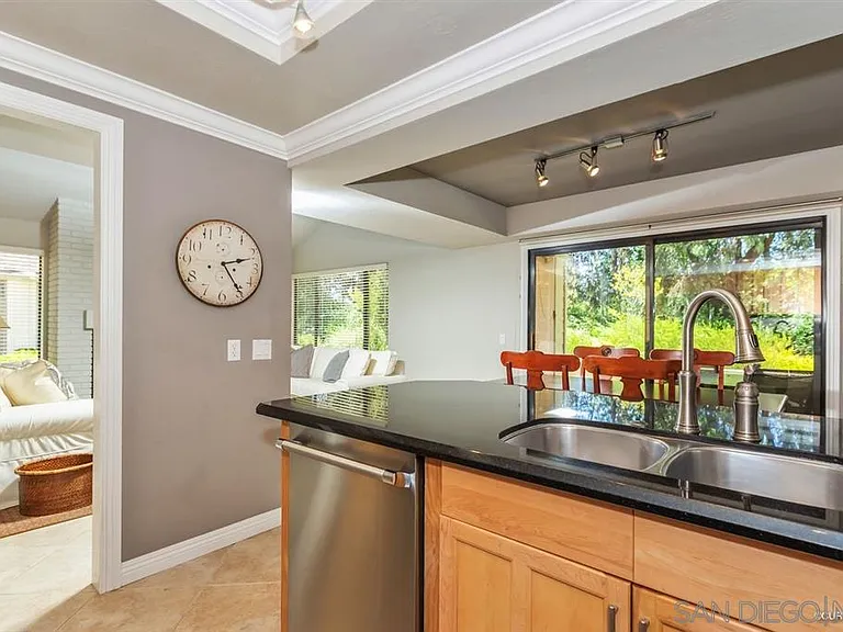 10470 Ridgewater Ln — Photo 12