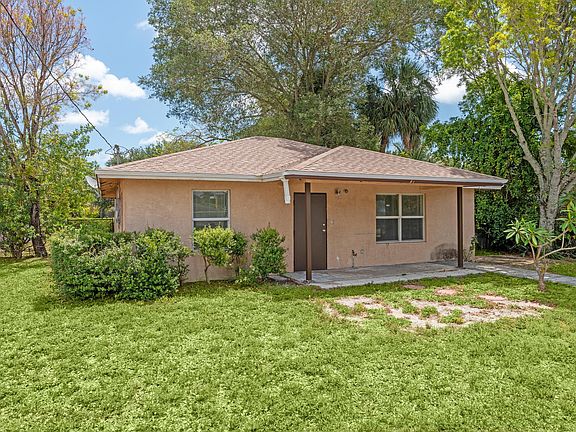 3rd image of 1700 Seminole Boulevard