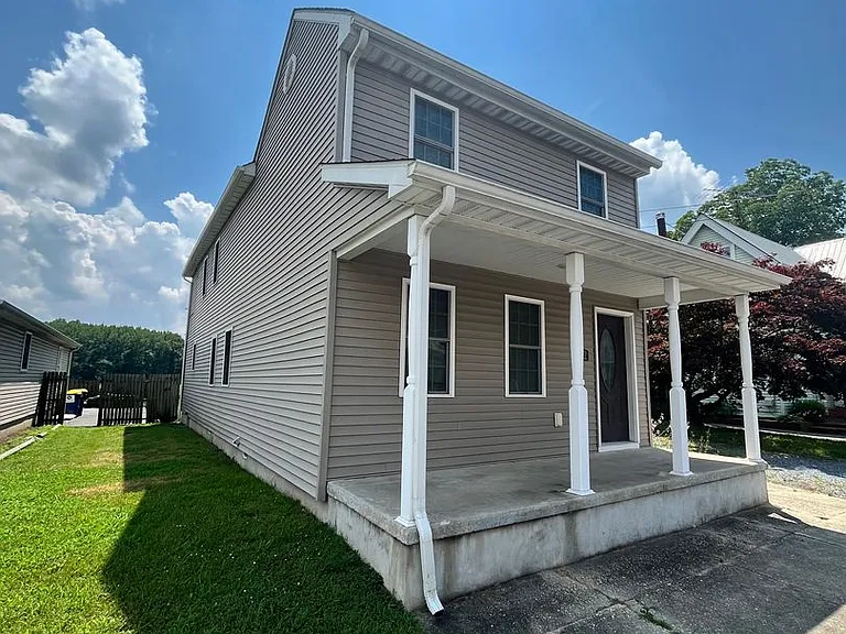 112 E Main St — Photo 3