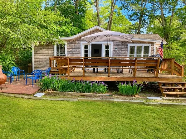 7 Pond Ter, Plymouth, MA 02360