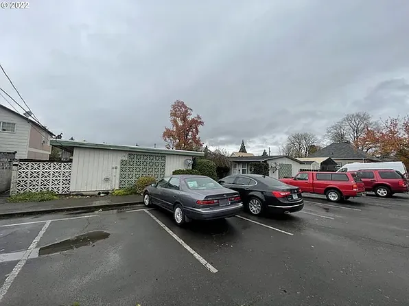 Ganwick Six, 324 W Clackamas Blvd #64b27706f, Gladstone, OR 97027