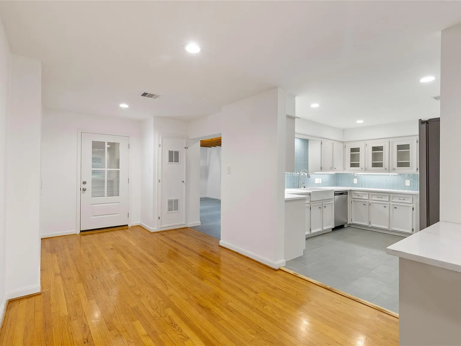 3 bed, 2.0 bath, 1532 sqft, $3,280 — Photo 4