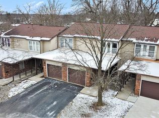 513 Oakbrook Cir, Flushing, MI 48433