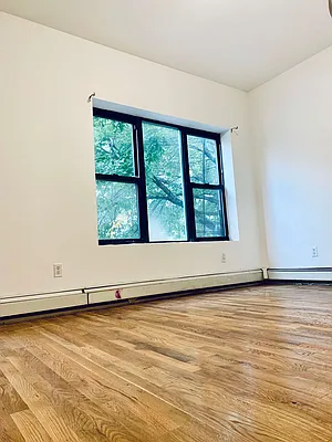 Rented by Safdie Realty Group | media 34