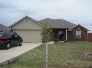 132 Arapaho St, Geronimo, OK 73543