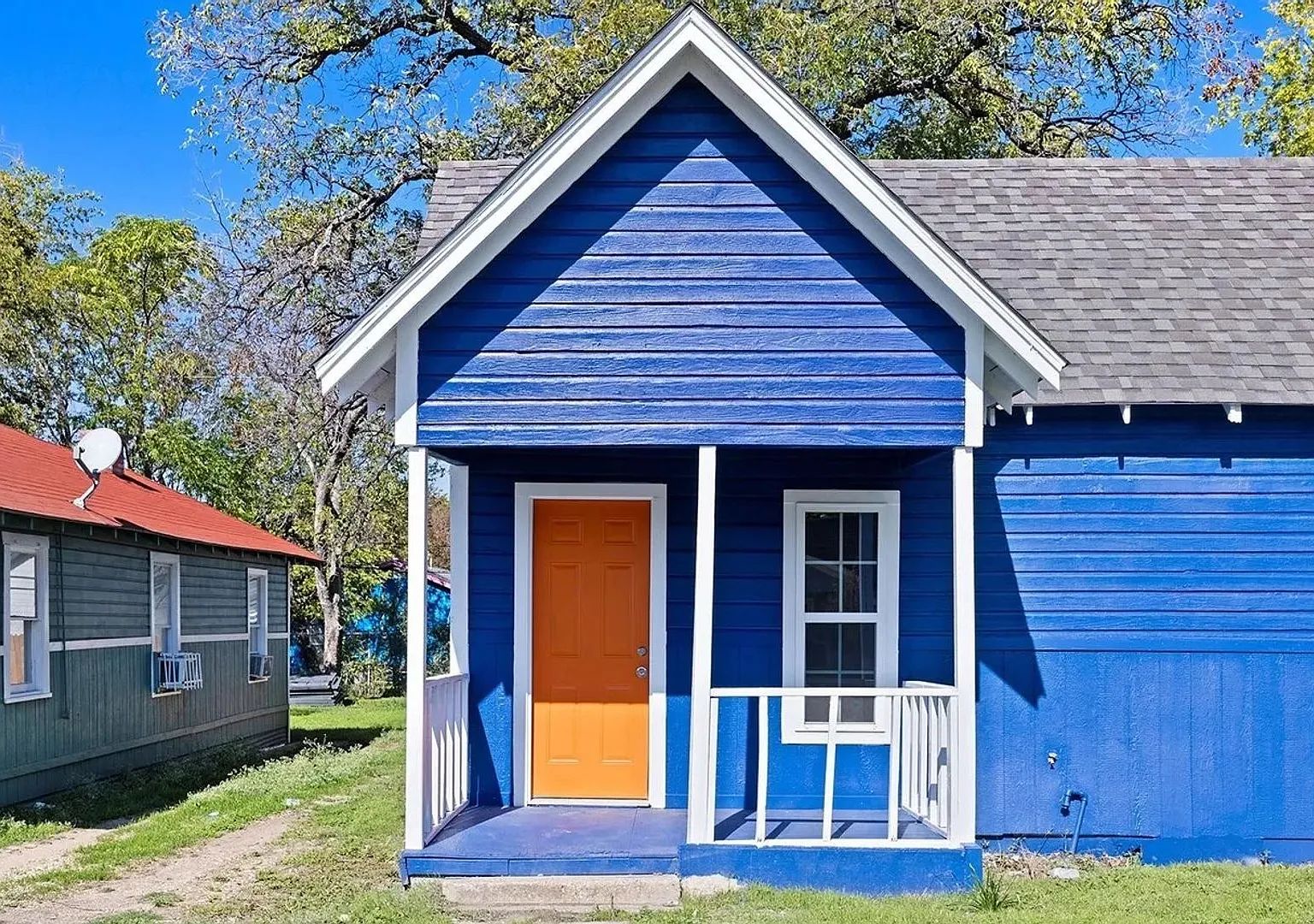 Room in 2 Bedroom Home in Fort Worth — Photo 1
