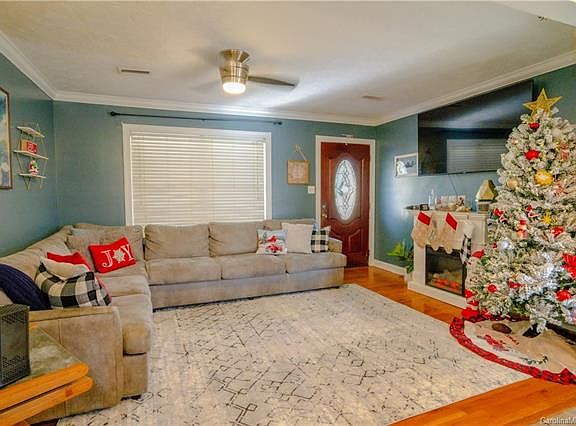 3rd image of 1810 Green Valley Dr