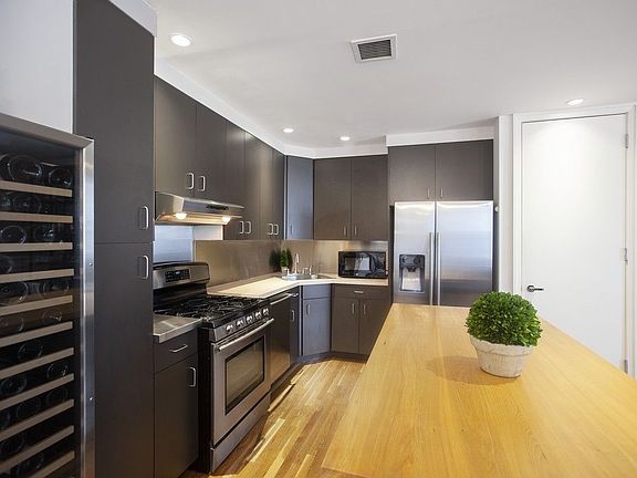 4th image of 17 Cornelia St APT 2C