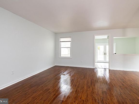 5th image of 61 Oak Forest Dr