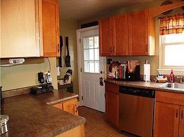 5th image of 427 Parker St