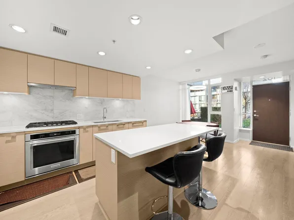 6700 Dunblane Ave #102, Burnaby, BC V5H 0J3