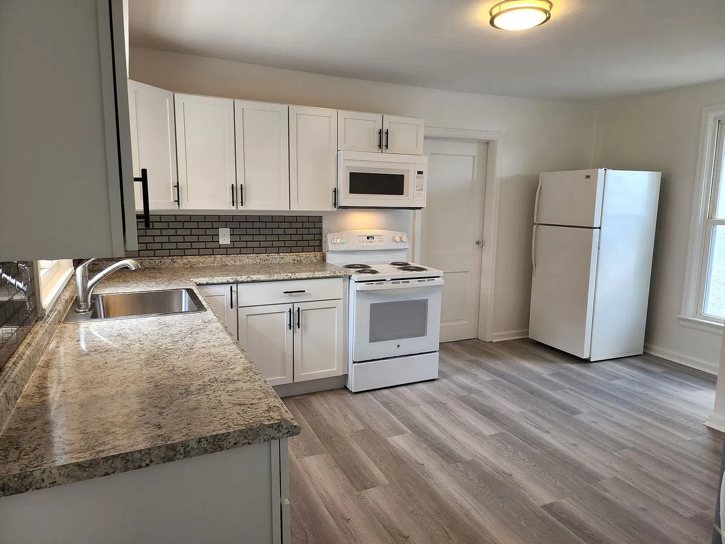 218-220 N Park Ave — Photo 3