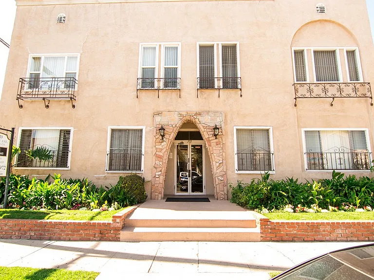 315-323 N Curson Ave — Photo 2