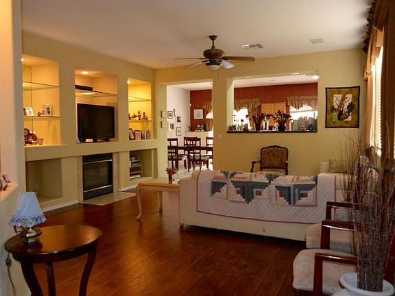 4th image of 1137 E Carob Dr