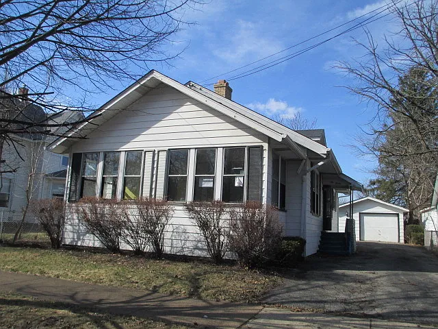612 4th St photo 1
