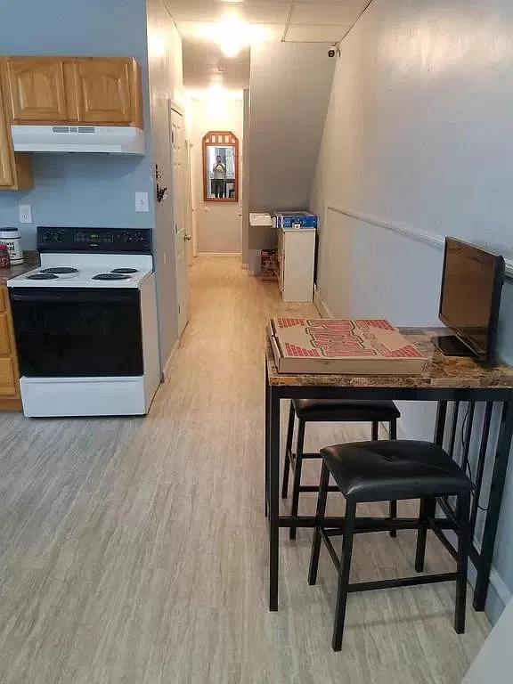 3 bed, 750 sqft, $1,200 — Photo 3