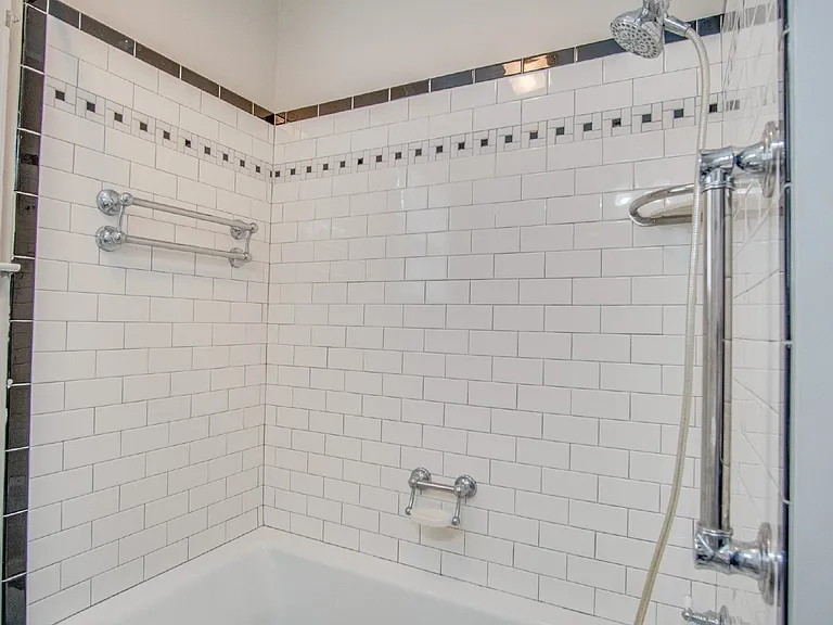 1613 E Jordan St — Photo 15