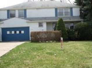 23318 Greenlawn Ave, Beachwood, OH