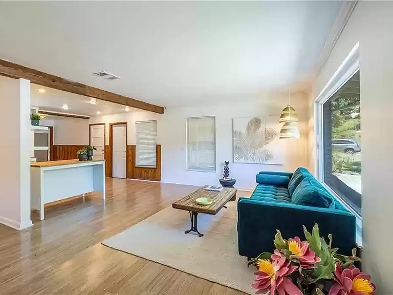 409 Wilmes Dr — Photo 2