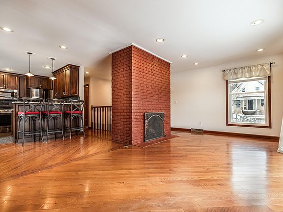 4th image of 119 N Grand St