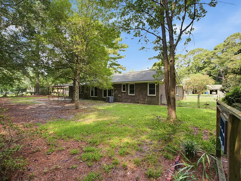2067 Dogwood Rd — Photo 31