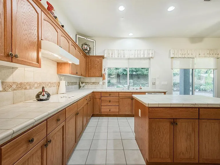 1961 Serena Ave — Photo 11
